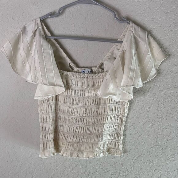 En Saison Elegant Cream Smocked Ruffled Top Size M - Picture 1 of 7